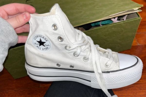 Comment Nettoyer des Converse Blanches Pour des Chaussures Éclatantes