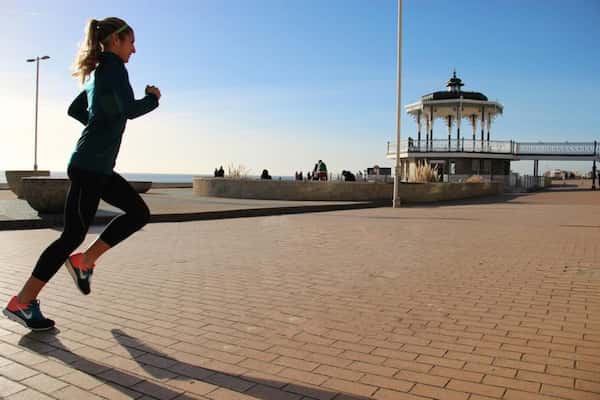 Comment se comparent les bienfaits de l'entraînement fractionné aux bienfaits de l'entraînement d'endurance ?