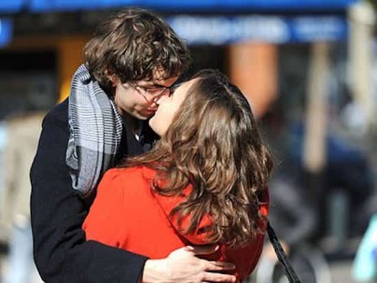 La qualité de nos relations avec nos partenaires romantiques a un effet considérable sur notre bonheur.