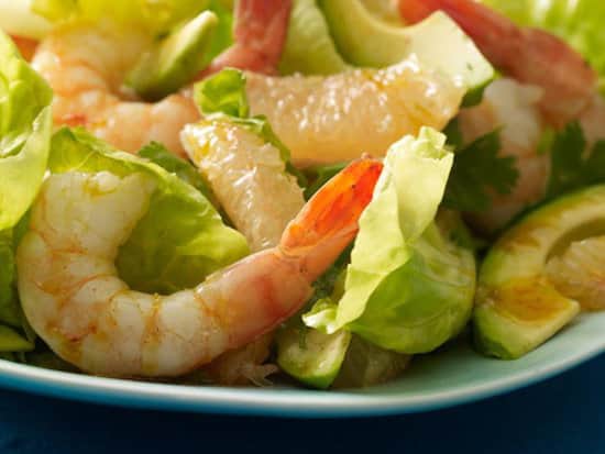 Quelle est la recette de la salade aux crevettes à moins de 400 calories ?