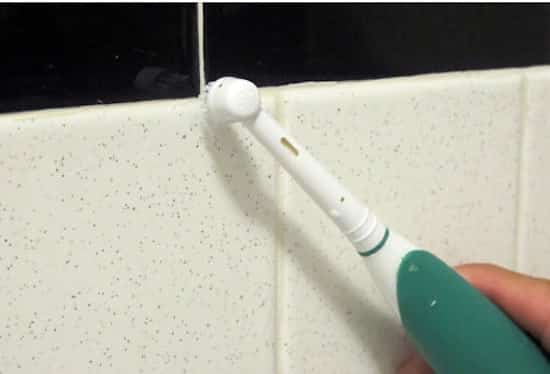 laver joints avec brosse à dents électrique