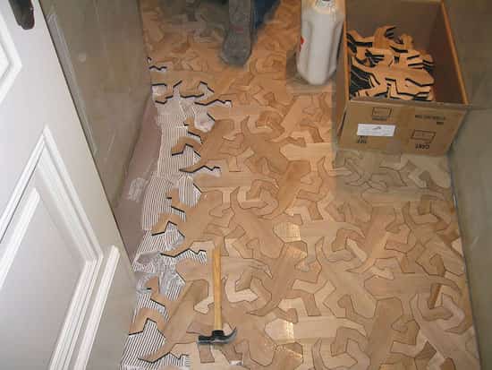 intérieur design parquet inspiré de m.c.escher