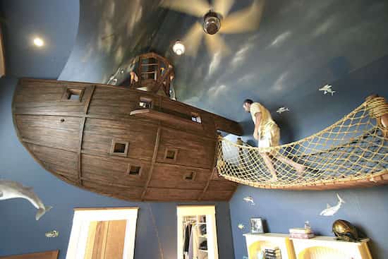 intérieur design chambre bateau pirate