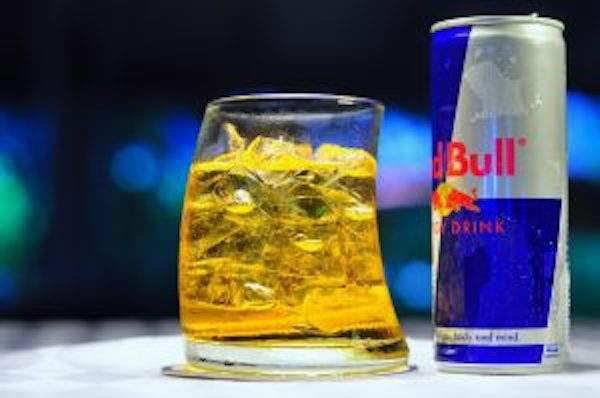 La surconsommation de Red Bull peut provoquer des vomissements.