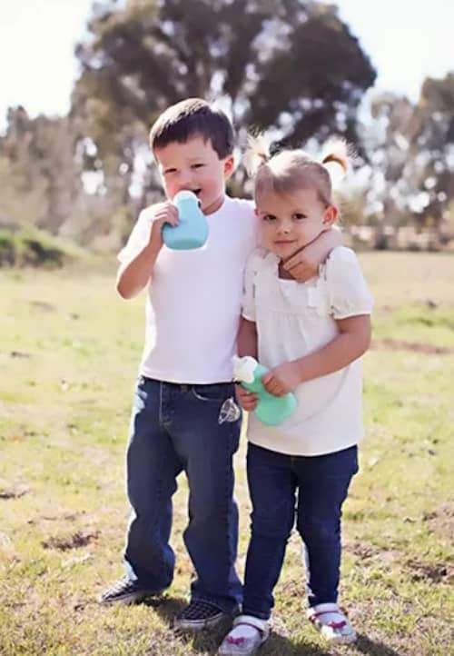 des gourdes souples et réutilisables qu'on peut remplir