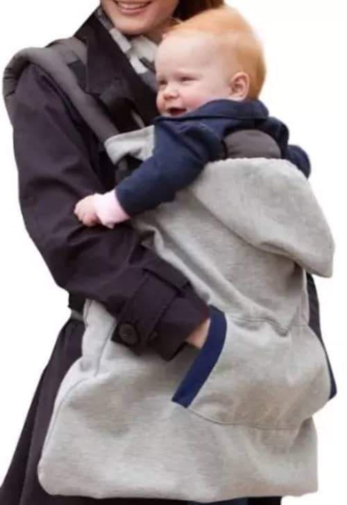 une couverture adaptée pour les porte-bébés qui protège bébé et sa maman