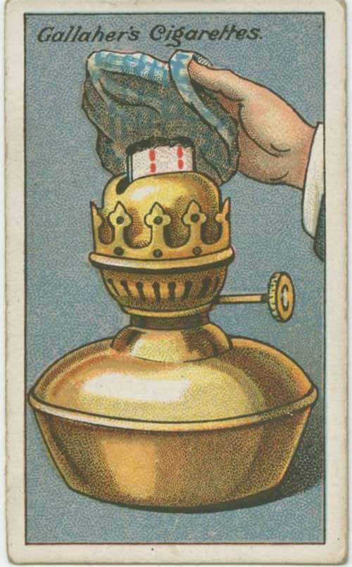 L'astuce d'autrefois qui marche encore aujourd'hui pour couper la mèche d'une lampe à huile.