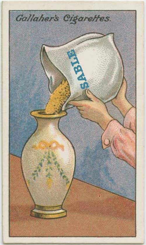 L'astuce d'autrefois qui marche encore aujourd'hui pour empêcher un vase de tomber.