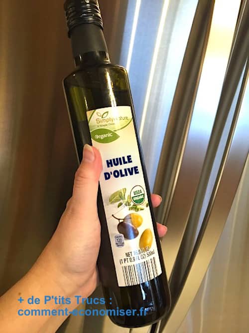 L'huile d'olive est efficace pour faire briller l'inox, et aussi empêcher les traces de réapparaître.