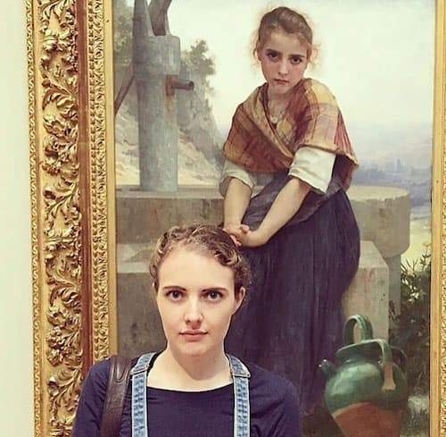 Regardez ce visiteur de musée qui découvre son sosie dans une vieille peinture de musée.