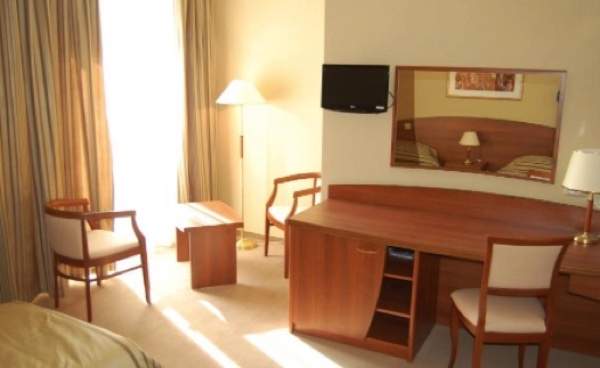 une simple table peut se transformer en table à langer