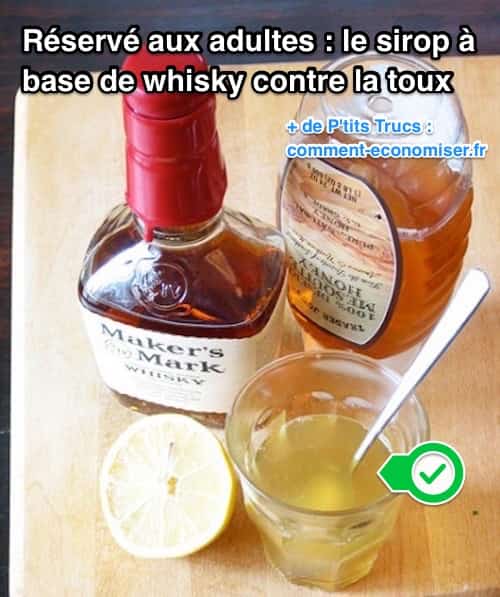 Une bouteille de whisky et du miel et un demi- citron sont posés à côté d'un verre contenant le remède