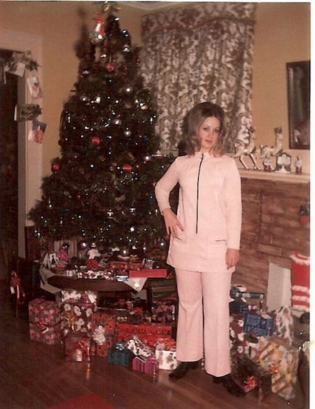 sapin de noel femme costume blanc