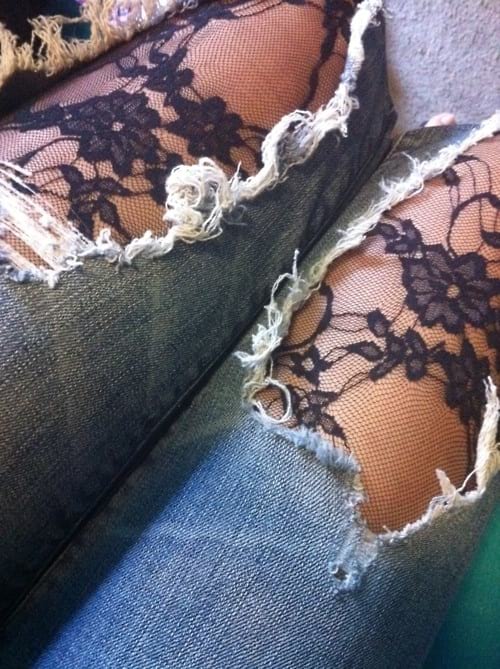 que mettre sous un jean déchiré?
