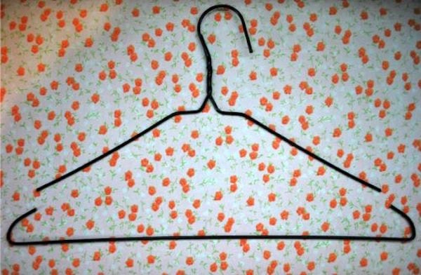 cintre coupé pour faire un rangement pour chaussures plates