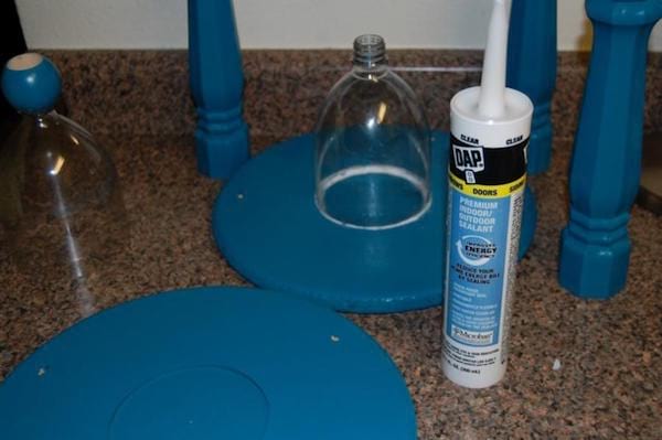 collez les bouteilles avec du silicone