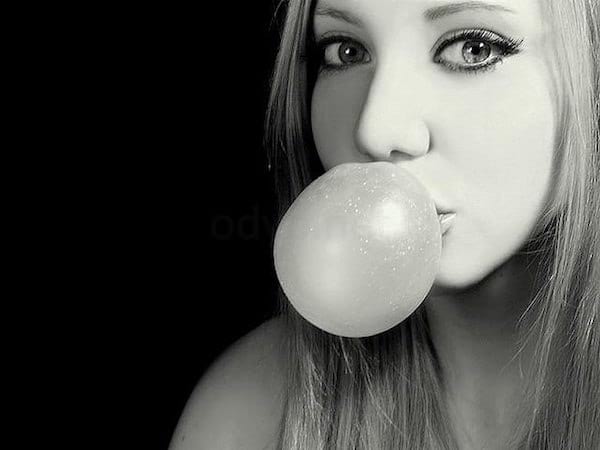 chewing-gum collé sur un vêtement astuce nettoyage