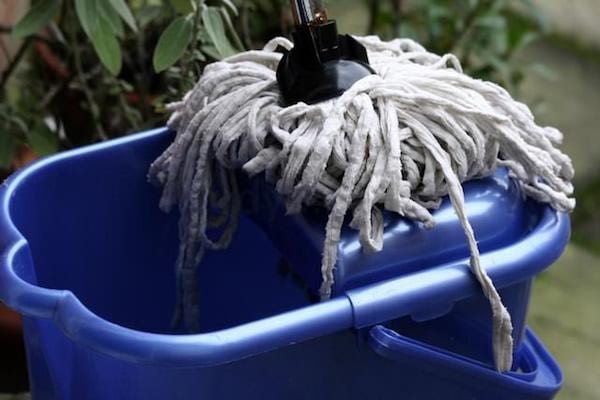 nettoyer les sols carrelage avec vinaigre blanc