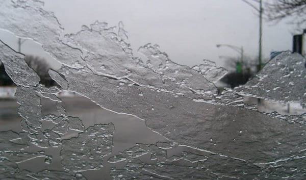 éviter la formation givre sur pare-brise