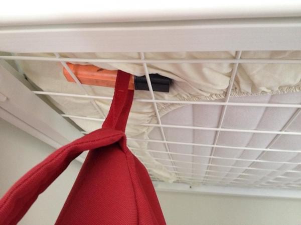 Astuce de lecteur : accrocher un sac à dos avec un feutre