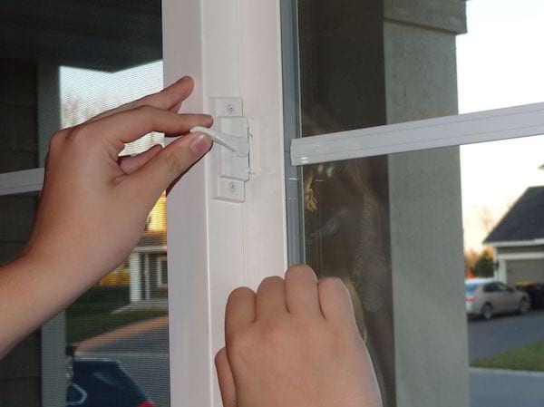 Astuces pour faire réduire votre facture de chauffage : verrouillez vos portes et fenêtres.