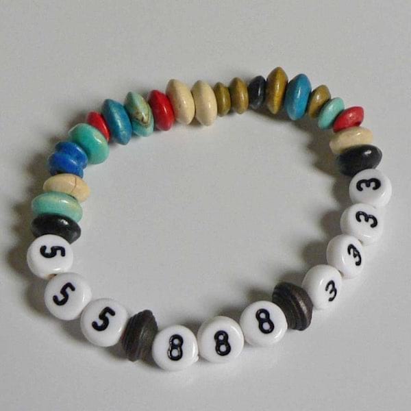 un bracelet pour enfant avec numéro de tel