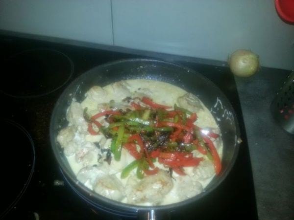 J'ajoute les oignons et poivrons