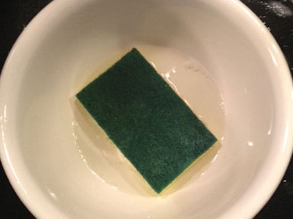 nettoyer les éponges avec du vinaigre