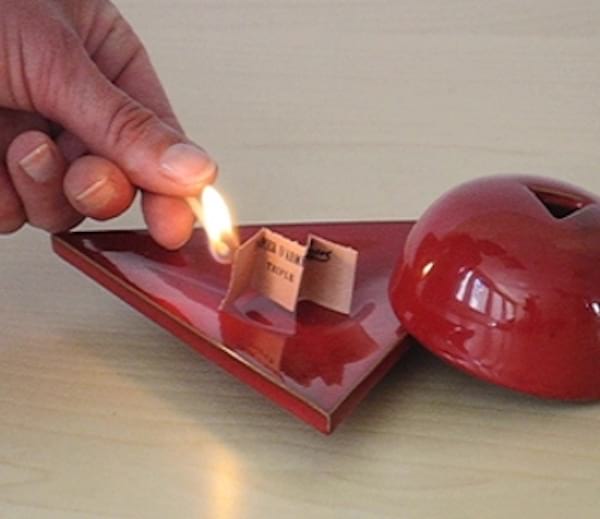 Remède de grand-mère : le papier d'Arménie soulage les toux et l'asthme