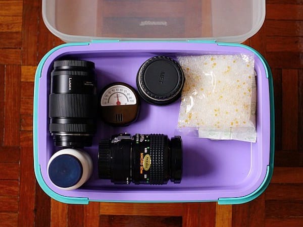 Le gel de silice va absorber l'humidit&eacute; de l'appareil photo