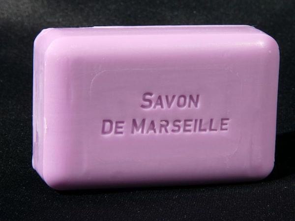 le savon de Marseille peut enlever les taches de cigarette