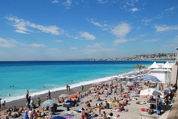 Plage de Nice en &eacute;t&eacute;