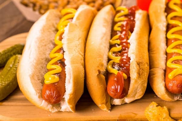les chiens doivent éviter les hot dogs