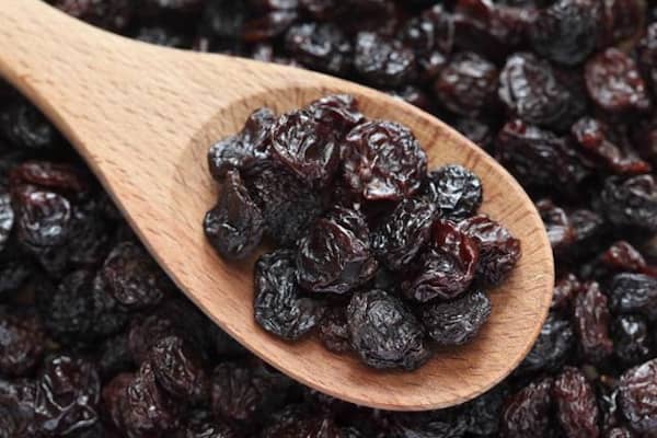 les chiens ne peuvent pas manger de raisins secs