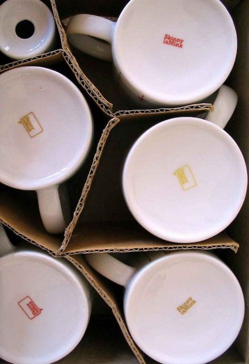 aiguiser couteau avec fond de mugs