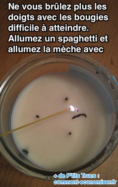 Des spaghettis en guise d'allumettes pour allumer une bougie dont la mèche est difficile à atteindre
