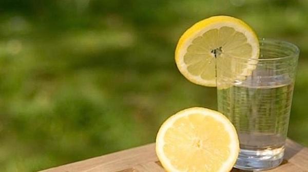 les bienfaits de l'eau citronnée pour la santé