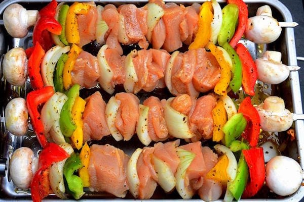 brochettes poulet et légumes
