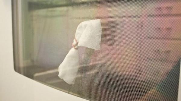 Comment nettoyer entre les vitres du four