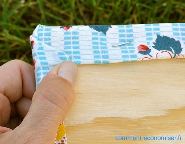 Comment replier le tissu sur la planche à repasser