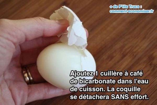 Ajoutez 1 cuillère à café  de bicarbonate dans l'eau  de cuisson. La coquille  se détachera SANS effort.``