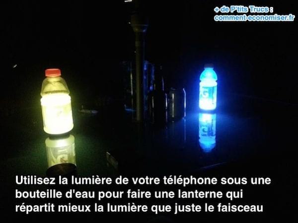 Utilisez la lumière de votre téléphone sous une bouteille d'eau pour faire une lanterne