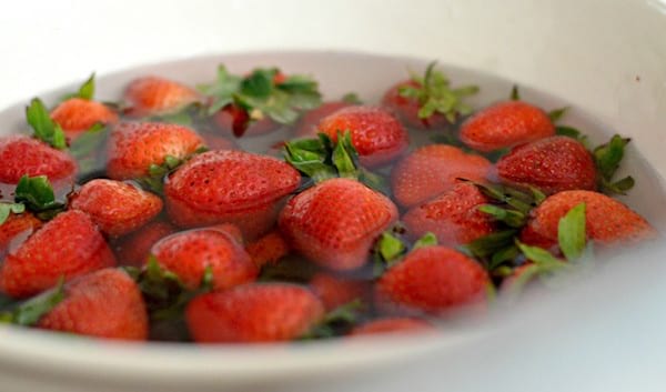 laver les fruits rouges avec du vinaigre