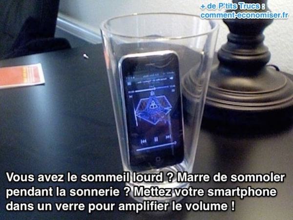 Mettez votre smartphone  dans un verre pour amplifier le volume !