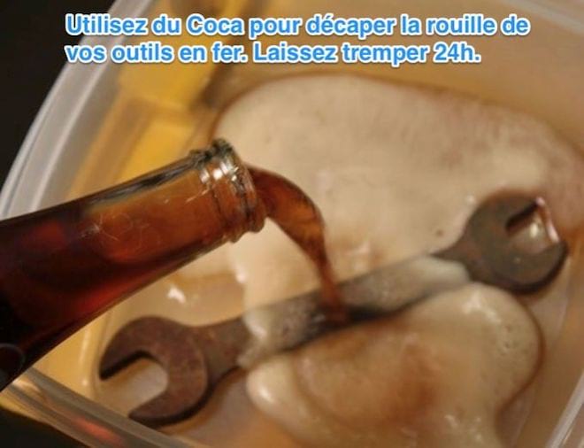 Verser du coca sur votre outil rouillé