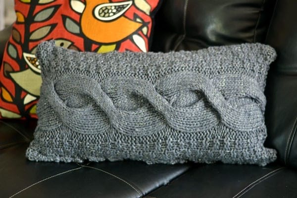 coudre les manches d'un vieux pull en coussin