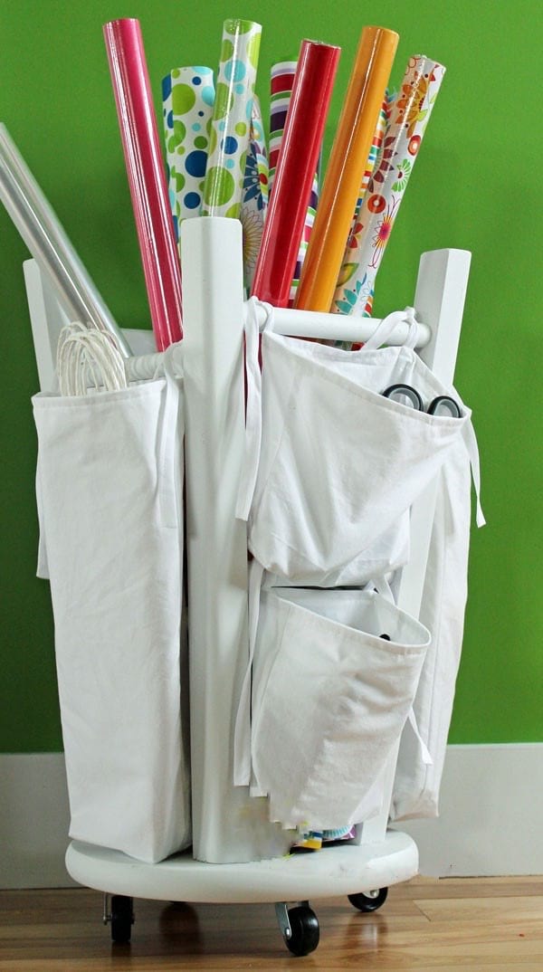 ranger les rouleaux de papier cadeaux facilement