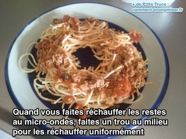 Réchauffez vos plats plus rapidement en faisant un trou au milieu