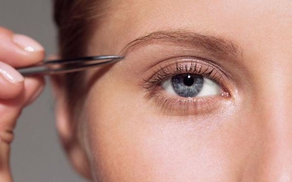 Sourcils épilés