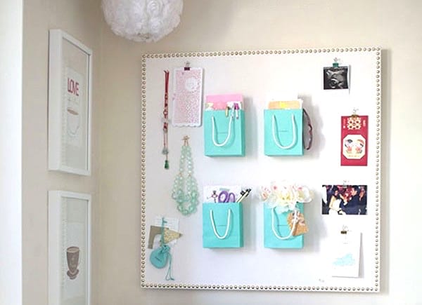 organiser le bureau avec sac en carton